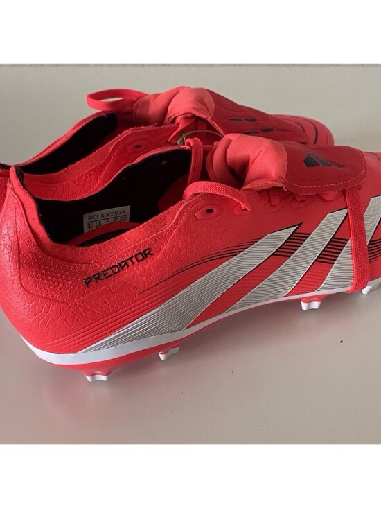 Athletic_Shoes